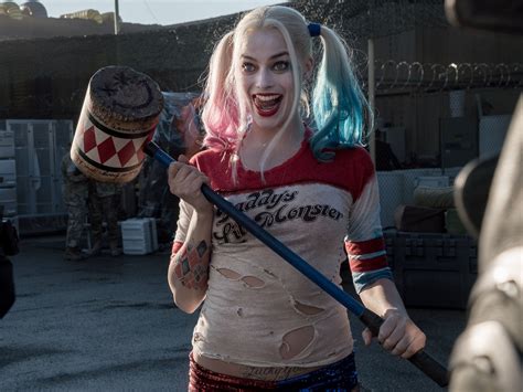 margot robbie hottest|Suicide Squad: Sexy Margot Robbies 7 HOTTEST scenes of all。